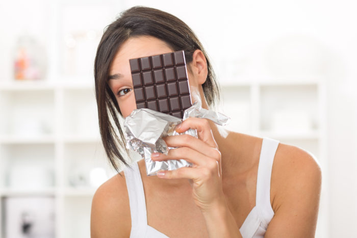 zlepšit paměť, výhody jídla tmavé čokolády