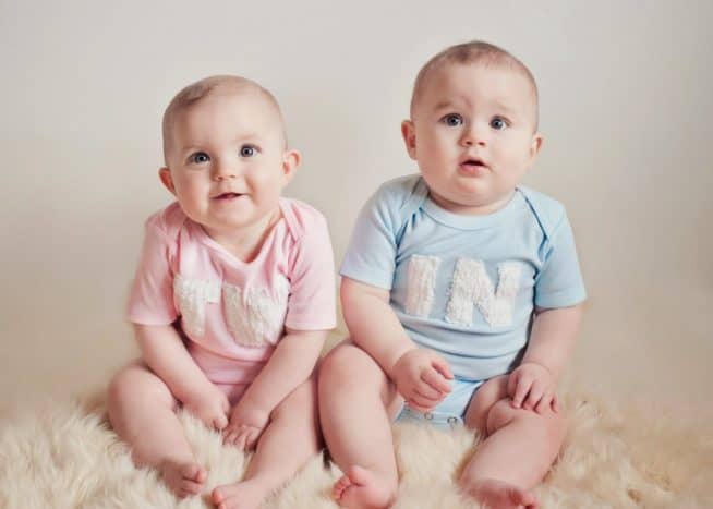 těhotné dvojčata z IVF