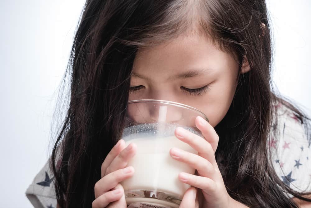 výhody konzumního mléka před spaním