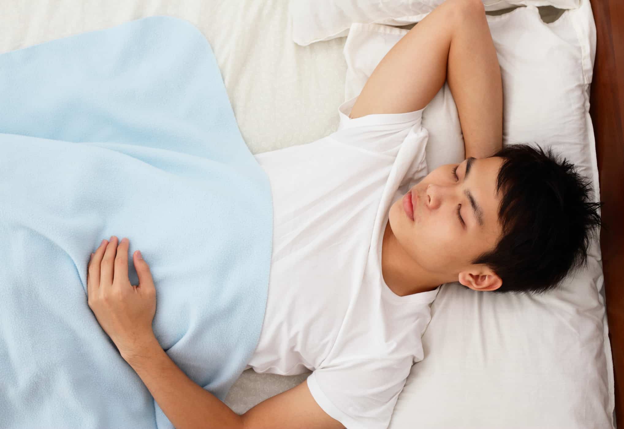 spací poloha ovlivňuje trávení