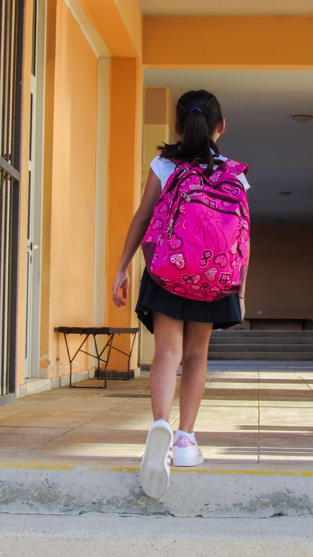 školní tašky zasahují do páteře dítěte