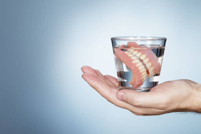 péče o zubní protézy