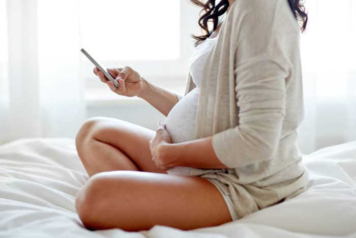 hrát si mobilní telefony během těhotenství