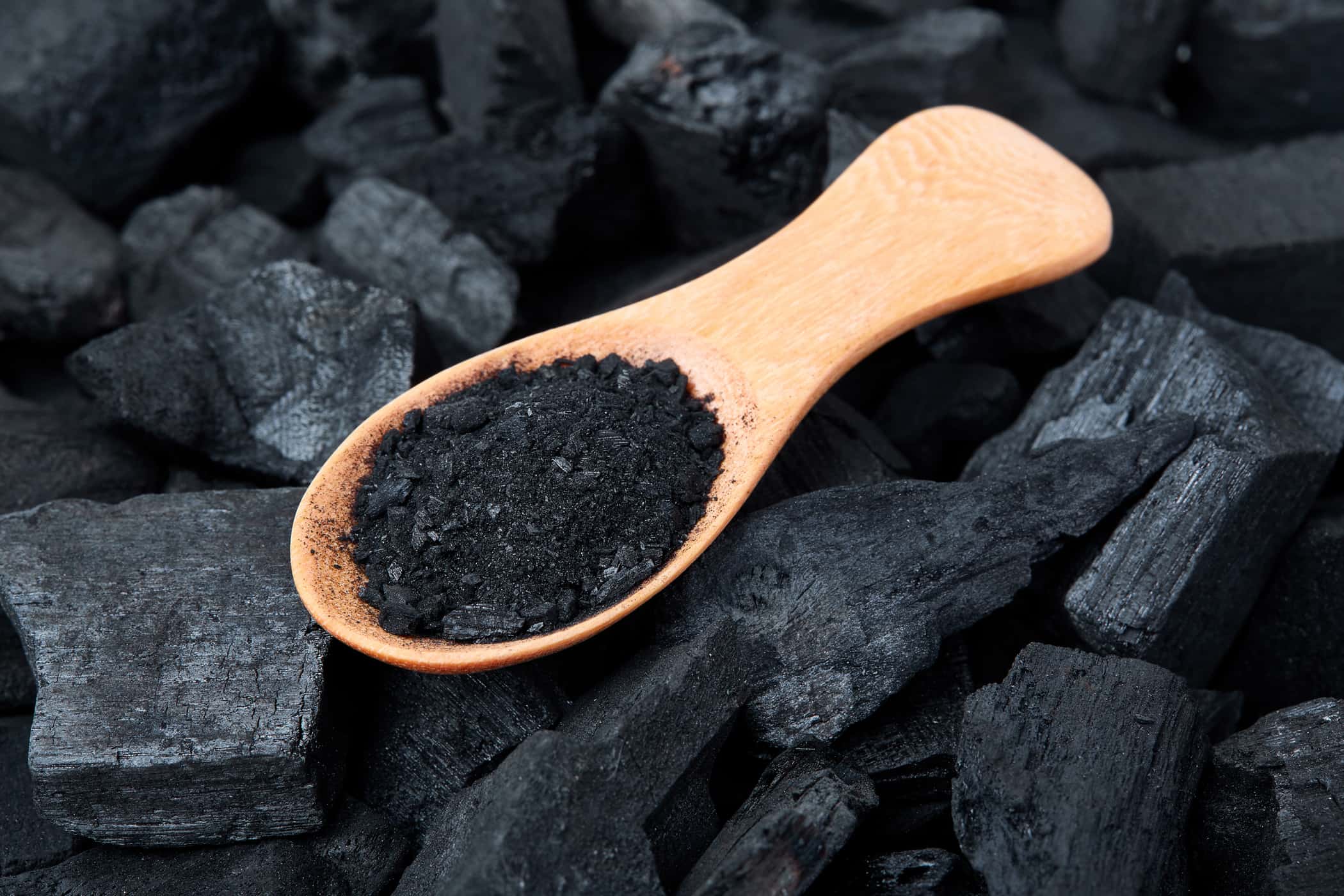 přínosy dřevěného uhlí pro krásu