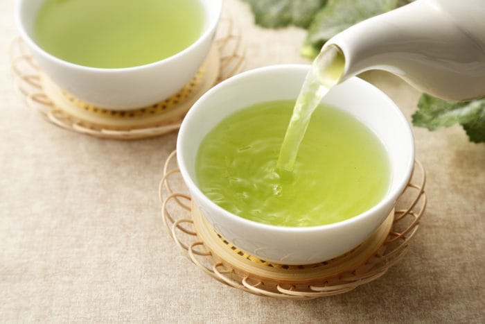 přínosy pití zeleného čaje