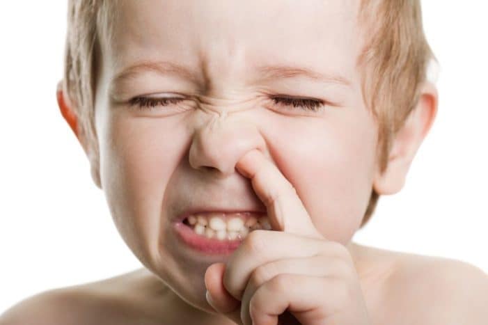 odstranění cizích předmětů z nosu dítěte