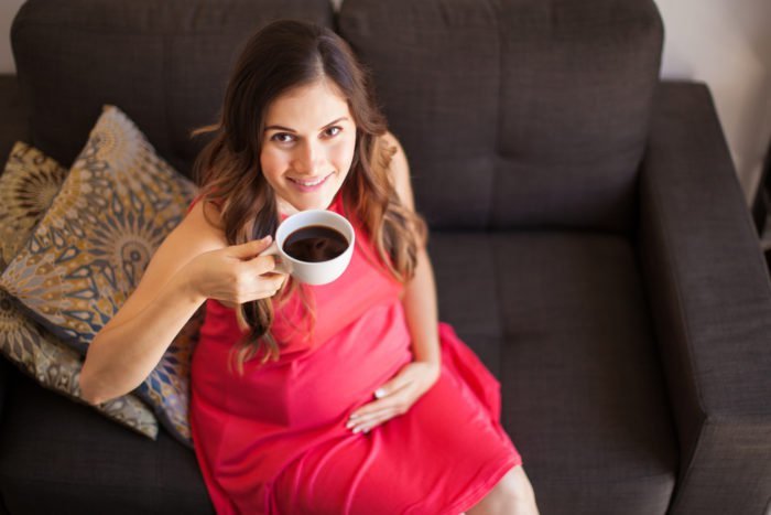 pít kávu během těhotenství