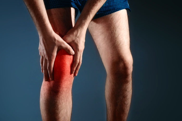 příčinou bolesti kolena