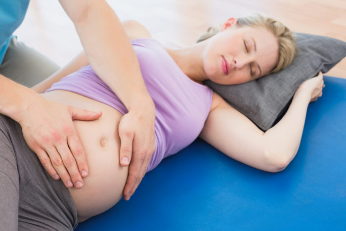 masáž zad během těhotenství