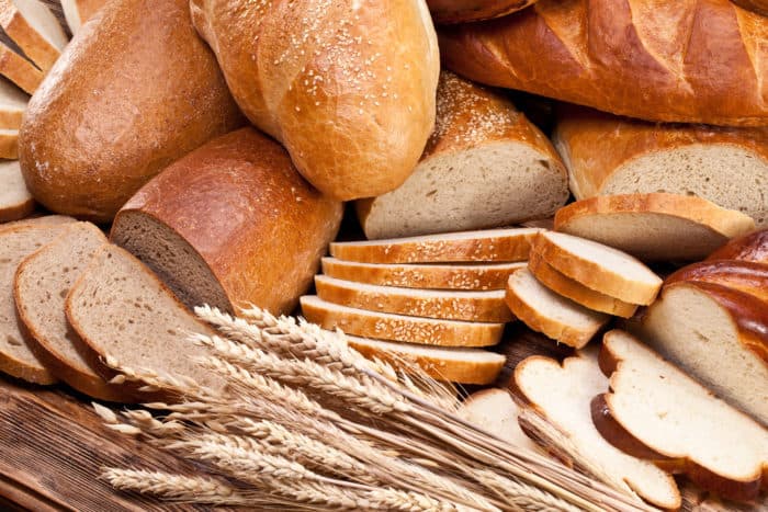 celý pšeničný chléb nebo bílý chléb