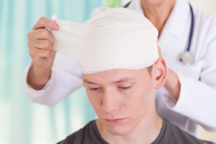 příznaky poškození mozku v důsledku poranění hlavy