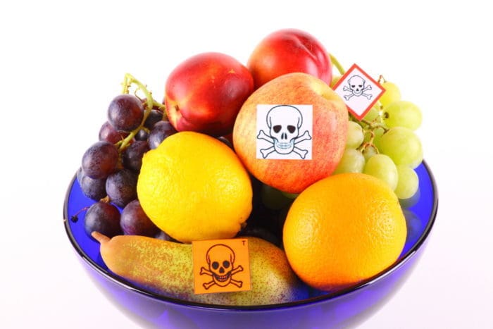 ovoce obsahuje vysoké pesticidy