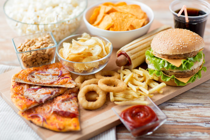 nezdravé jídlo dělá váš imunitní agresivní