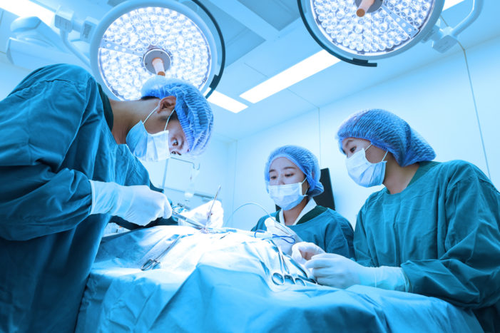příčiny infekce chirurgických ran jsou rizikovými faktory