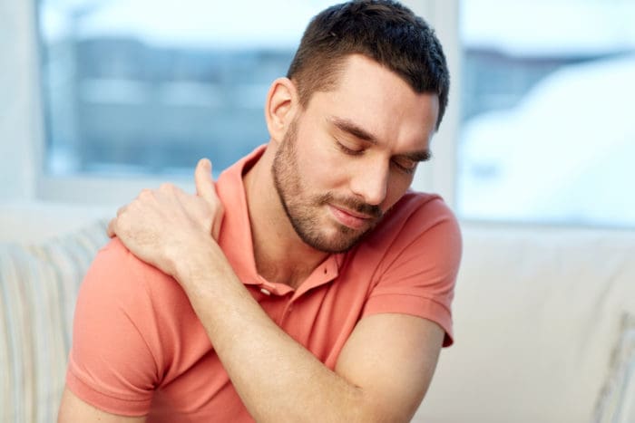 příčiny bolesti v rameni
