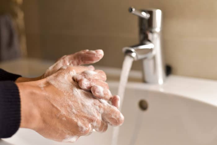 umyjte si ruce před sexem