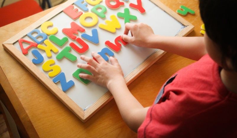 učení cizích jazyků jako terapie pro děti s autismem